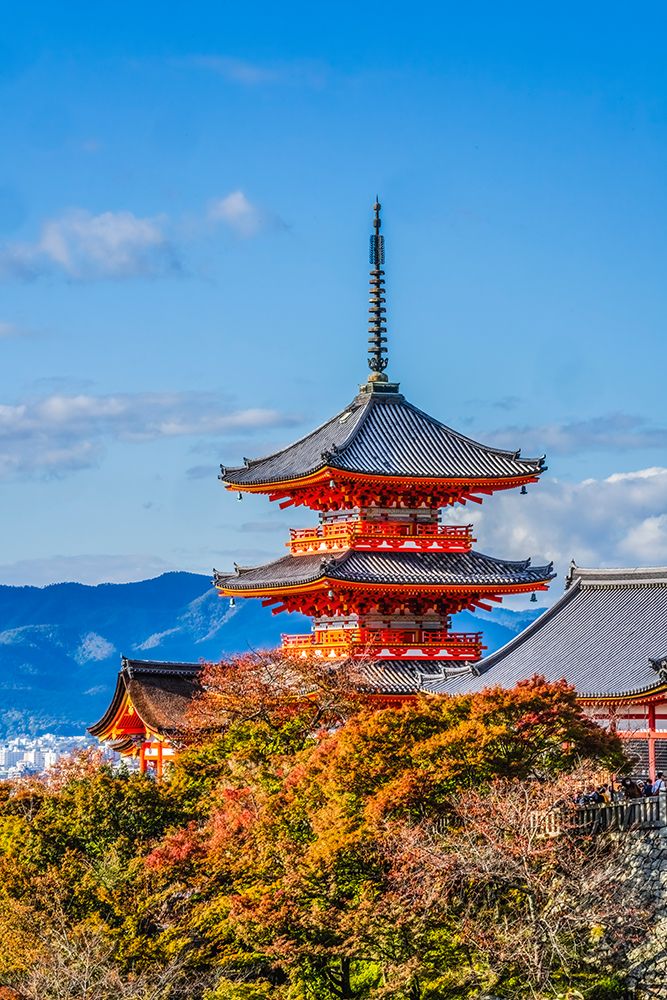 Colorful Autum, Sanjunoto, Three Storied Pagoda, Kiyomizu Buddhist Temple, Kyoto, Japan.